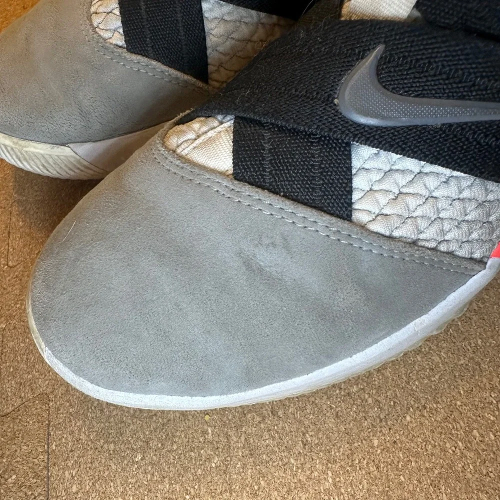 Nike LeBron Soldier 12 GS Grey Crimson Kids Basketball Shoes‎ AQ2910-102 Size 5Y